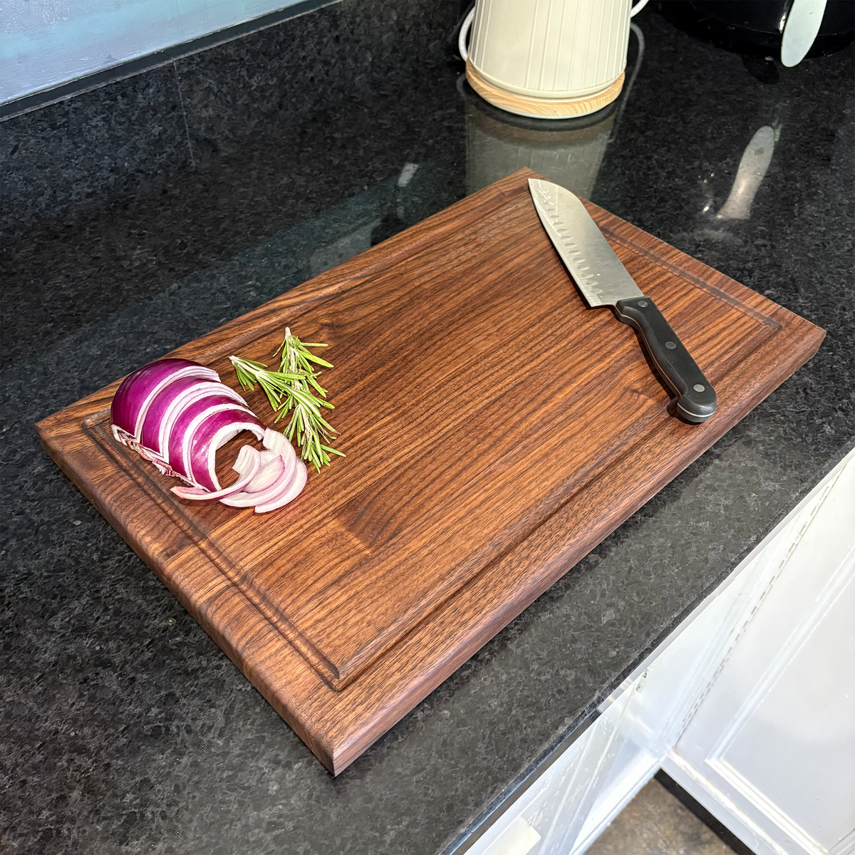 Walnut Edge-Grain Cutting Board